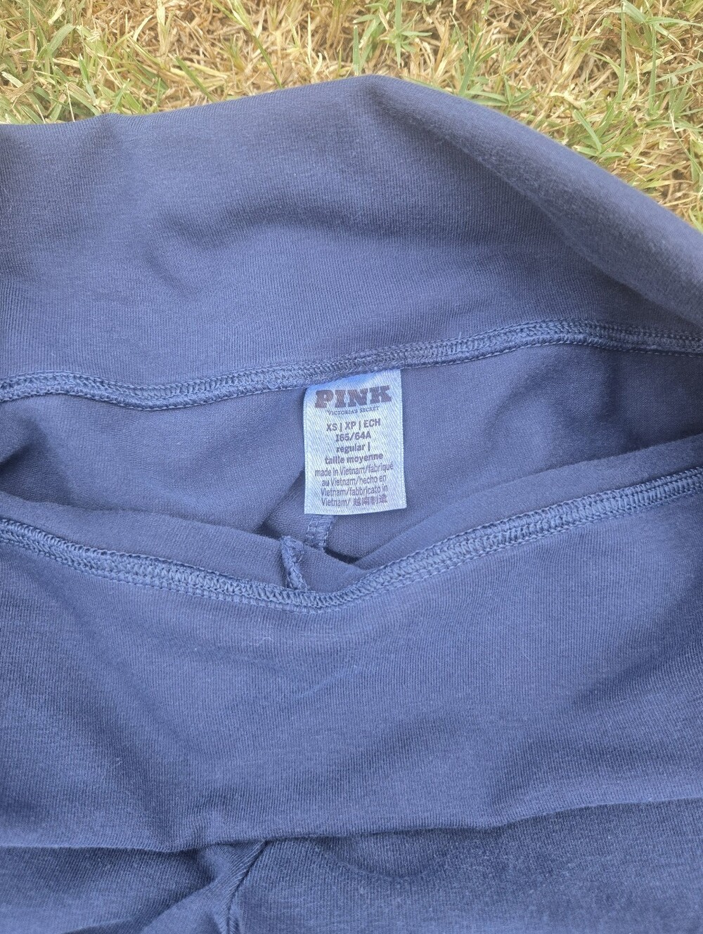 PINK Victoria's Secret Navy Fold-Over Waist Leggings with Pink Logo - Picture 4 of 4